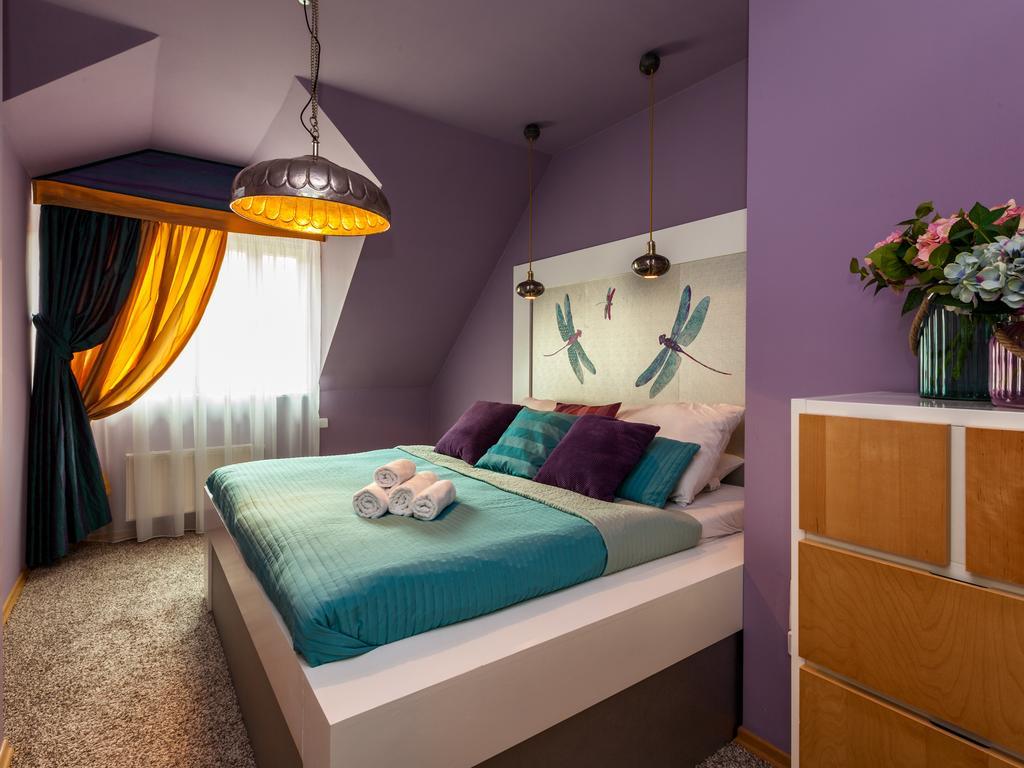 Lovely - Truhlarska Prag